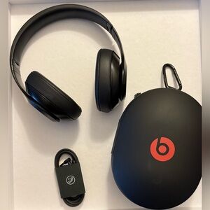 Beats Studio3 Wireless Headphones with Case